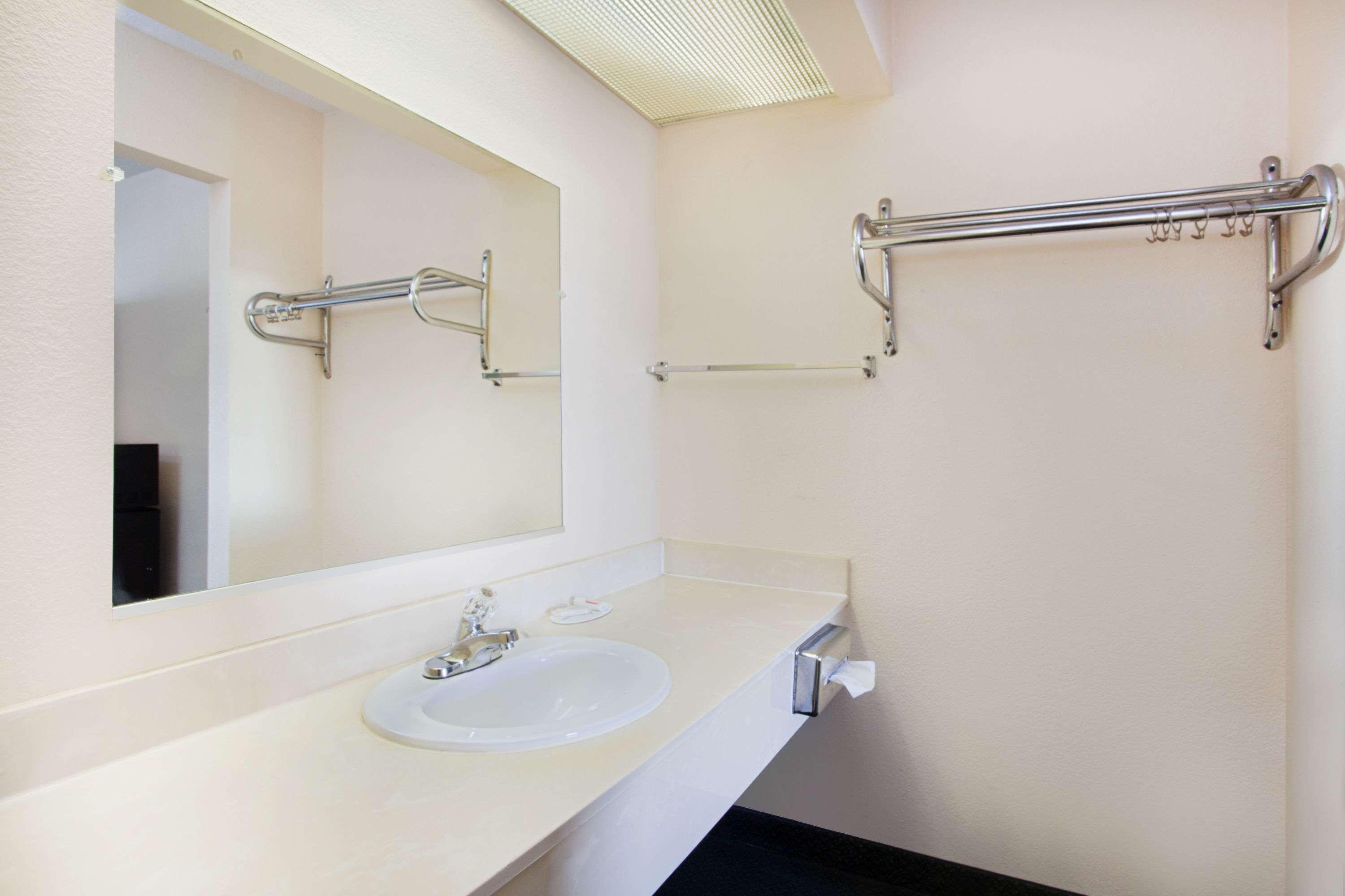 Days Inn By Wyndham Greeneville Exterior foto